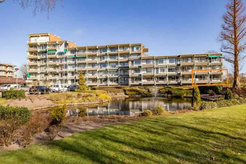 Lichtrijk Hoekappartement met Balkon en Garage Hoogeveen