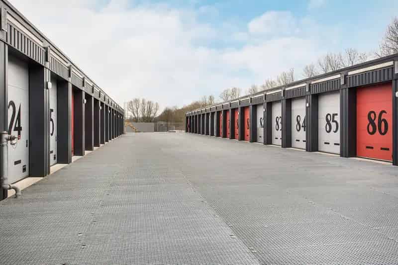 Bedrijfshal Almere te koop: Garagebox 32m² met Entresol