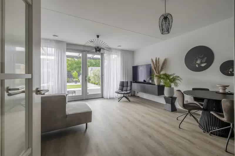 Gasloze 2-onder-1-kapwoning met 3 slaapkamers te Velden