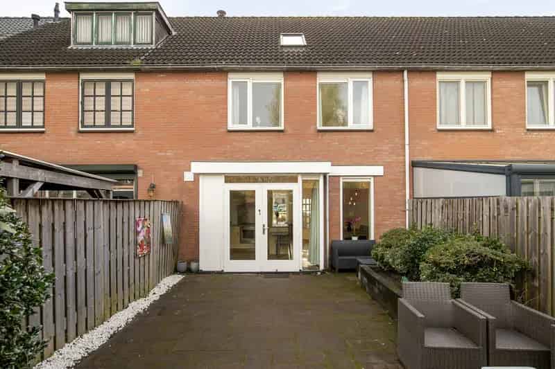Ruim huis met 2 tuinen in Almere voor gezinnen