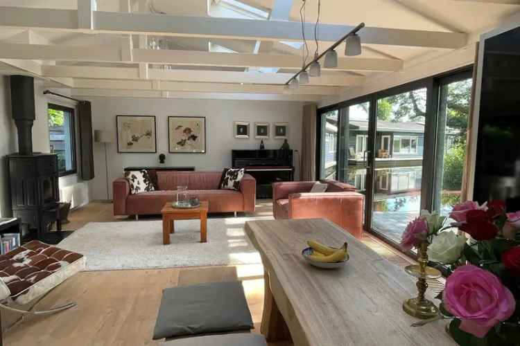 Woonark te koop Nigtevecht: Moderne Ark aan de Vecht