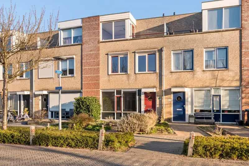 Huis te koop Zaltbommel: Ruime 3 slaapkamer woning met dakterras