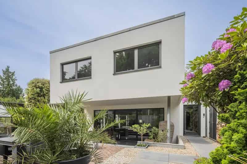 Huis te koop Nijmegen Oost: Luxe Villa met Gastenverblijf en Jacuzzi