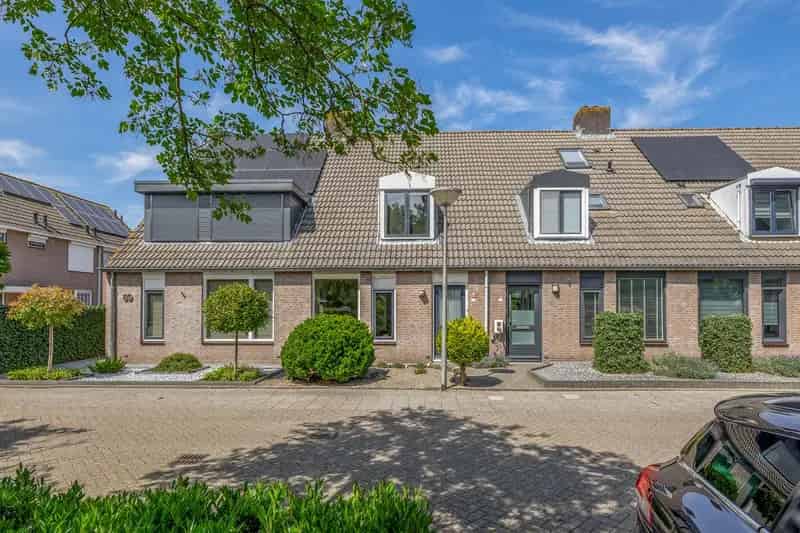 Tussenwoning Waalwijk 4 slaapkamers Nabij Duinen