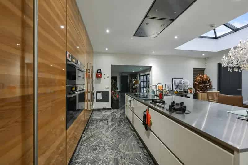 Bungalow te koop Zaandam 5 slaapkamers grote tuin parkeergarage
