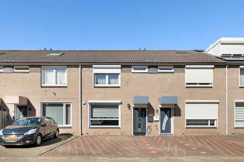 Huis te koop Nijmegen: Ruime tussenwoning met 2 badkamers en tuin