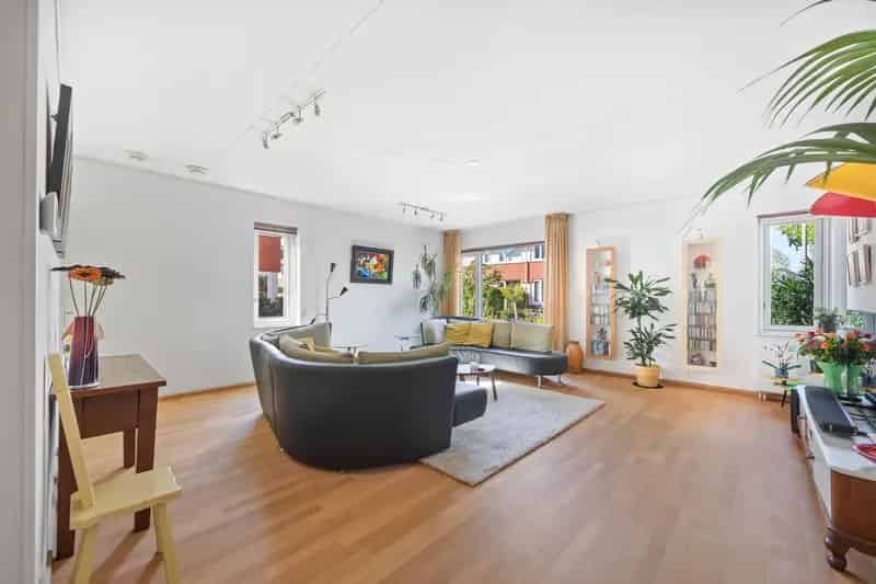 Huis te Koop Den Haag: Ruime 4 Slaapkamers, Luxe Badkamer, Garage