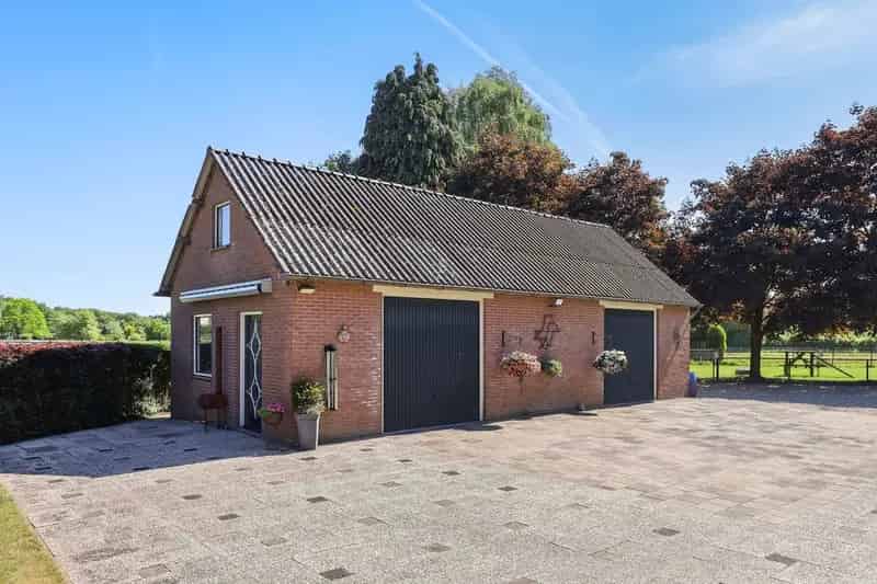 Huis te koop Beekbergen Landelijk gelegen woning met dubbele garage