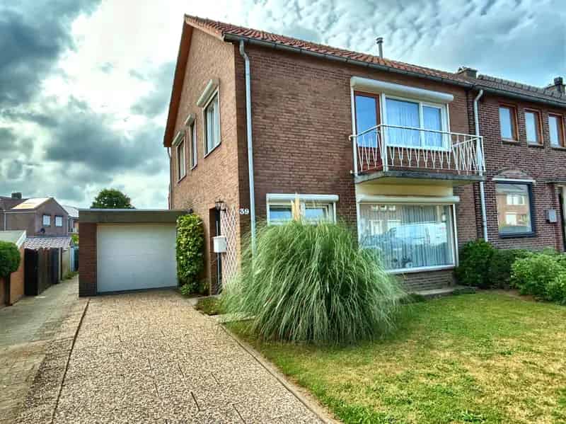 Hoekwoning Nieuwenhagen 3 slaapkamers garage kelder