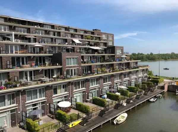 Zeer ruim penthouse met IJmeer uitzicht 185m2