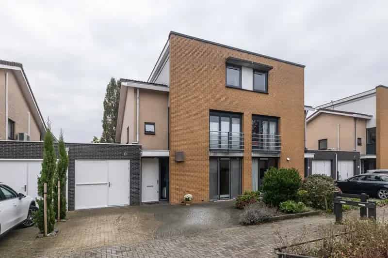 Tweekapper met 4 slaapkamers Bergschenhoek