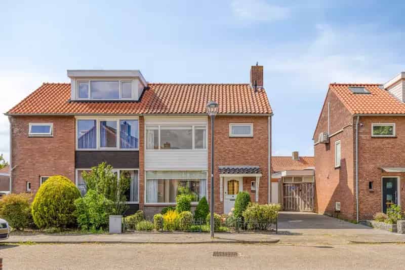 Tweekapper Prinsenbeek: 3 slaapkamers, zonnige tuin & royale garage