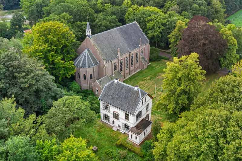 Rijksmonumentale Pastorie te Huur in Veenhuizen