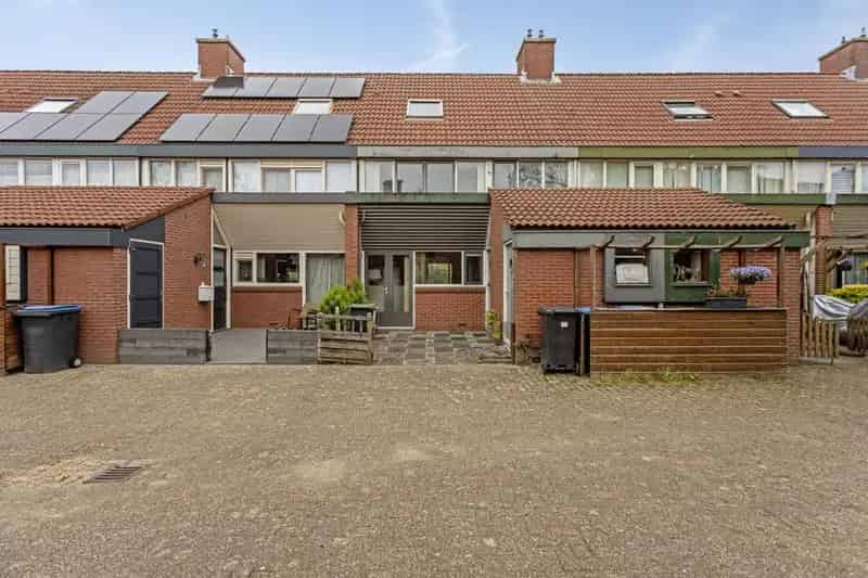 5-kamer Tussenwoning aan het Water te koop