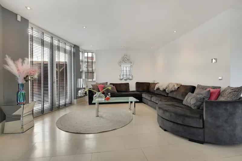 Riante Villa Amsterdamse School Stijl 5 Slaapkamers Tuin Garage Kelder