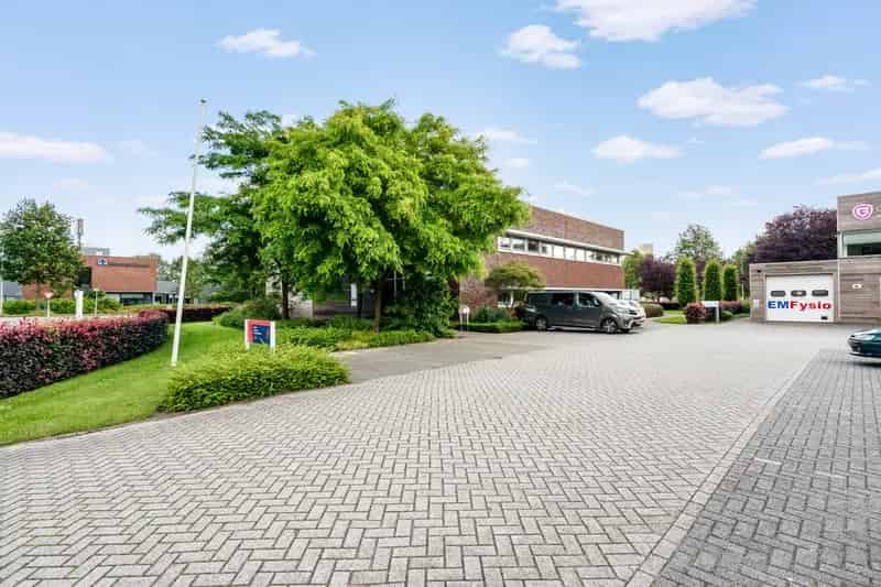 Kantoor Emmen te huur en te koop 690m2 29 parkeerplaatsen