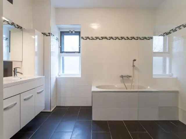 Te Huur: Ruim Gezinskhuis Den Haag 3 Slaapkamers Grote Tuin