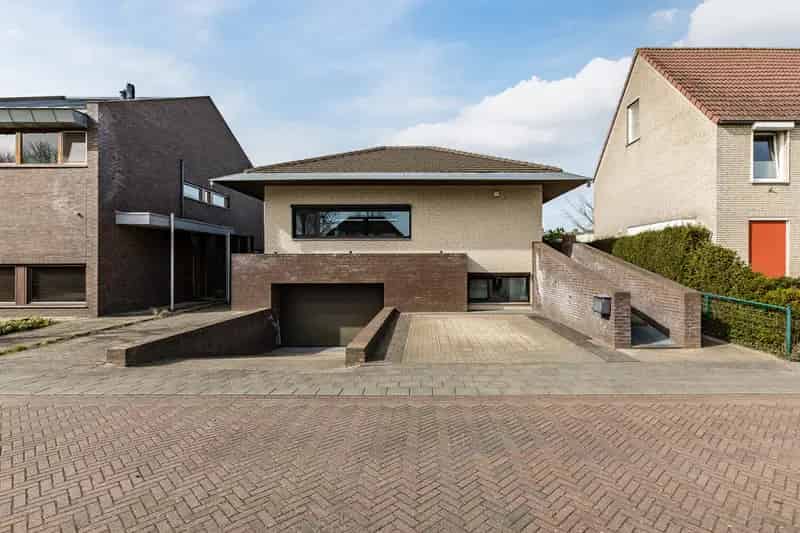 Luxe Villa te koop - Ruime indeling en grote tuin