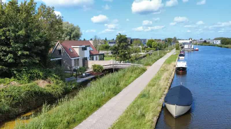 Ruime Tweekapper Aan Het Water Krommenie