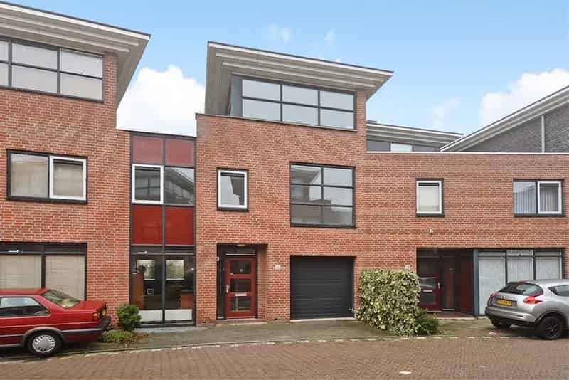 Huis te koop Rijswijk: 5 slaapkamers, 220m², luxe, tuin