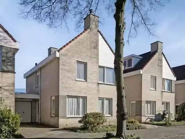 Te Koop: Ruime Tussenwoning 5 Slaapkamers Eindhoven
