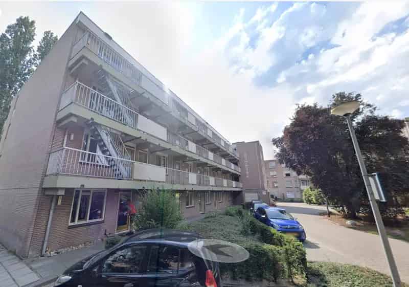 Ernst Casimirlaan 162: Rustige woning nabij bushalte