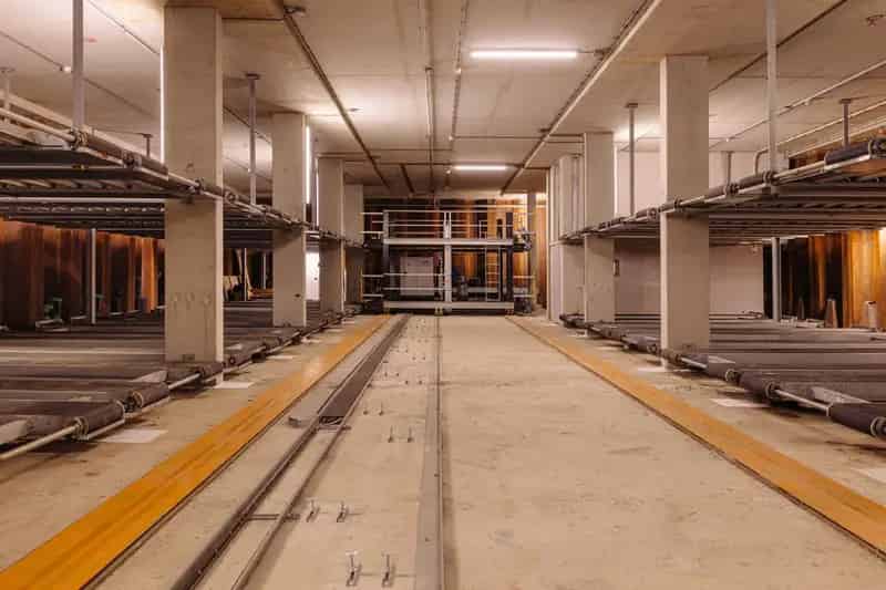 Bedrijfshal Amsterdam te koop: Parkeergarage Staringplein