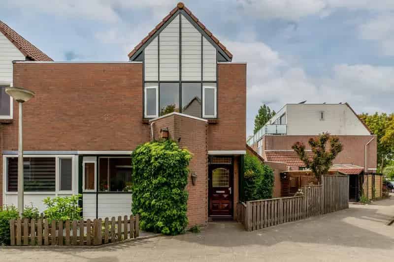 Hoekwoning Berkel en Rodenrijs 4 slaapkamers tuin