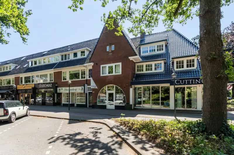 Winkel te Huur Bussum Huizerweg 125m2