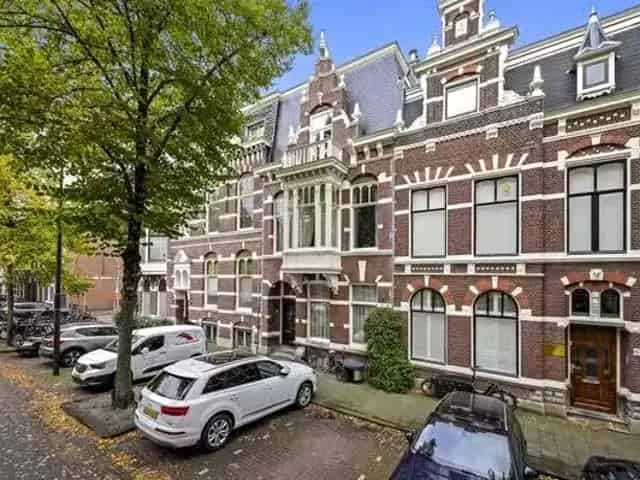 Huis te koop 8 slaapkamers Den Haag