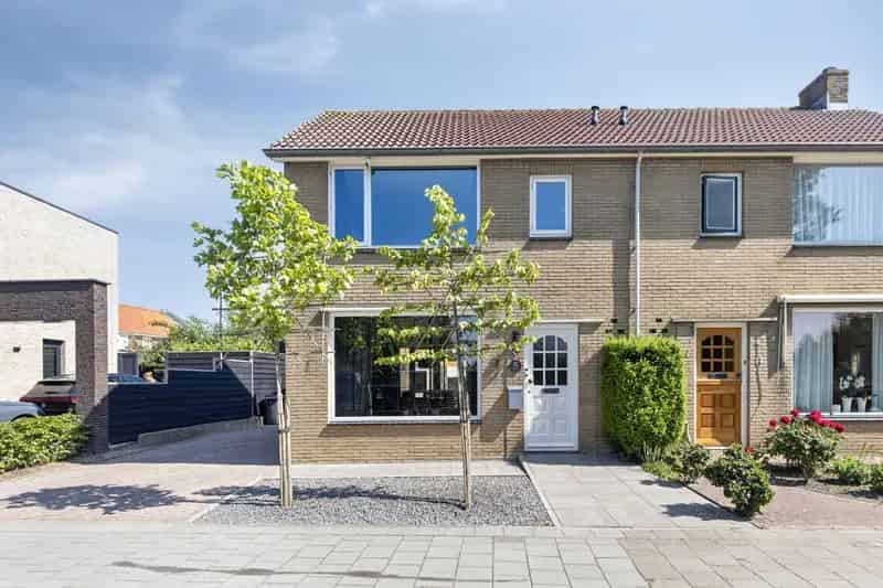 Te Koop: Ruime 4 Slaapkamers 2-onder-1-kapwoning Hansweert