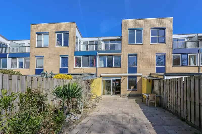 Huis te koop Almere Parkwijk 4 slaapkamers grote tuin