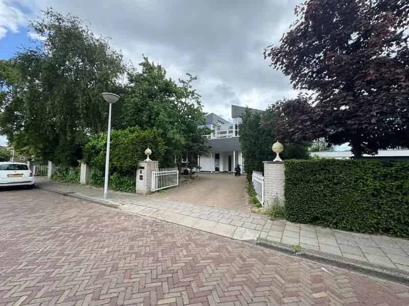 Luxe Villa te Koop 6 Slaapkamers Strand Nabij