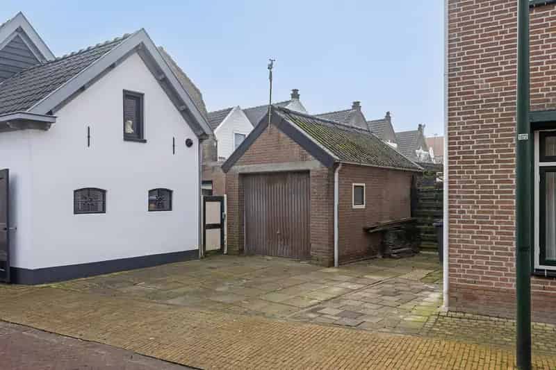 Ruime 3 Slaapkamers woning te Sint Annaland nabij strand en jachthaven