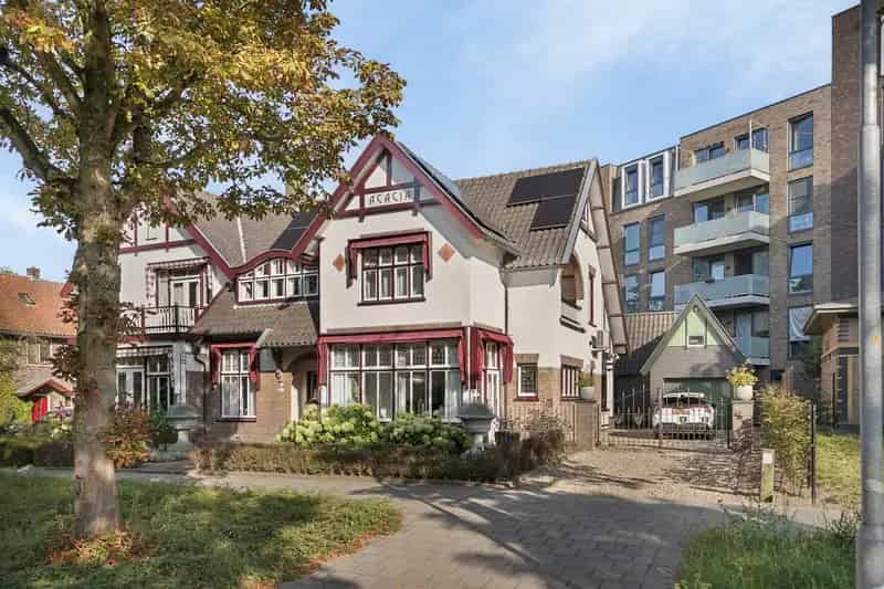 Huis te koop Ede Oranjelaan: karakteristieke villa met moderne voorzieningen