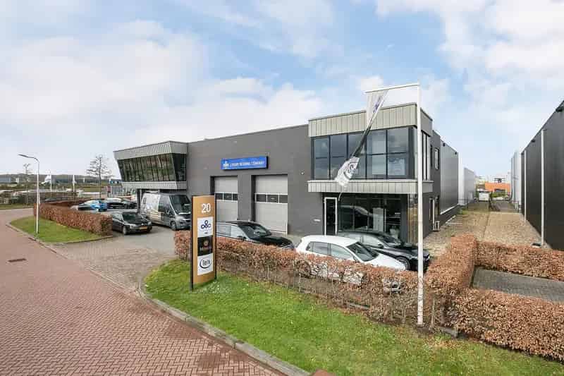 Bedrijfshal Zwolle 350m² Kantoor 155m² te Huur Rietveldstraat