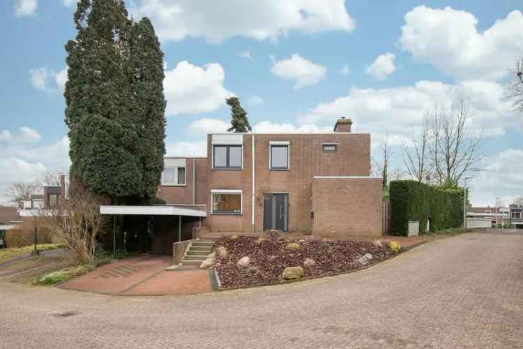 3 Slaapkamers Een gezinswoning Hoensbroek Ruime Tuin Carport