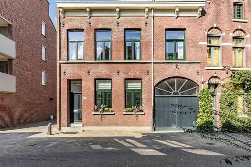 Herenhuis Venlo Oost 242m2 Werkplaats Bedrijfsruimte Carport