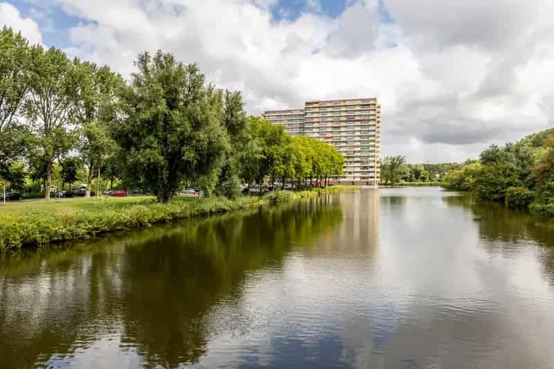 Appartement te koop Zaandam: Luxe gerenoveerd met balkon en uitzicht