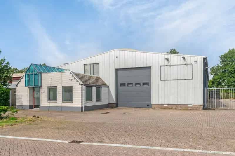 Bedrijfshal te Huur Zwolle 492m2 Kantoor 358m2 Afsluitbaar Buitenterrein