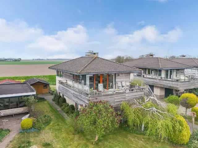 Vrijstaande Villa te Koop aan het Ketelmeer met Ligplaats