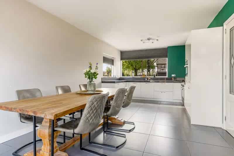 5 Slaapkamers Tweekapper Vreeswijk Ruime Tuin Schuur