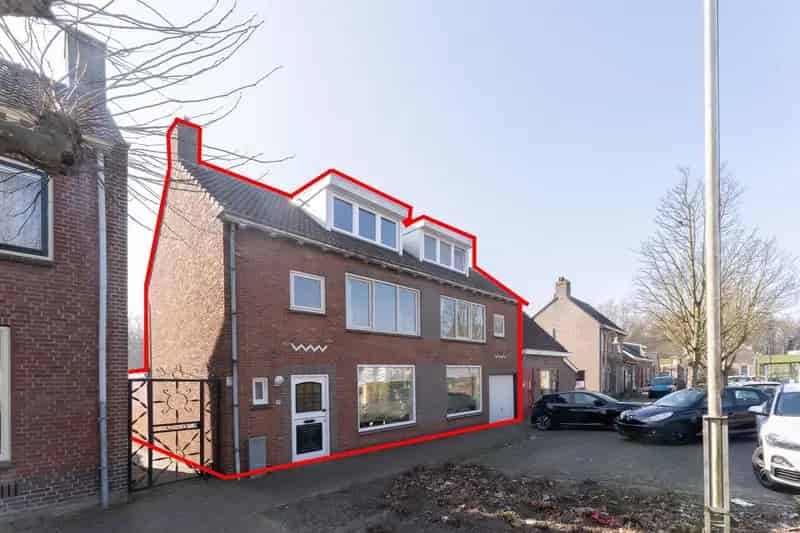 Huis te koop Moerdijk: 6 slaapkamers, 2 badkamers, 224m²