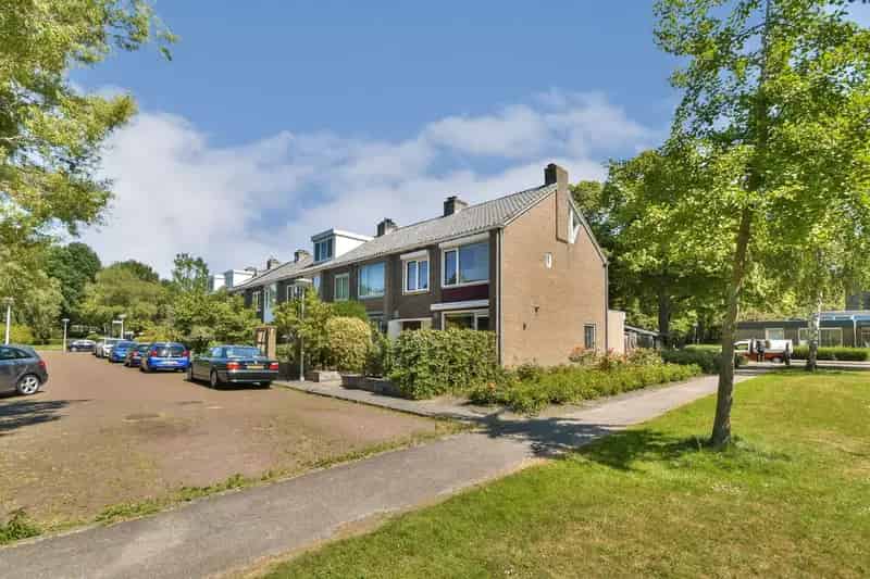 Huis te koop Amstelveen 5 slaapkamers grote tuin