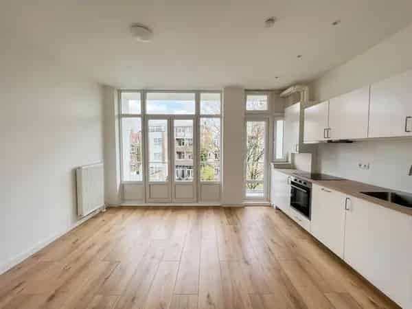 3 Kamer Appartement De Lisstraat gerenoveerd balkon nabij A13 A20