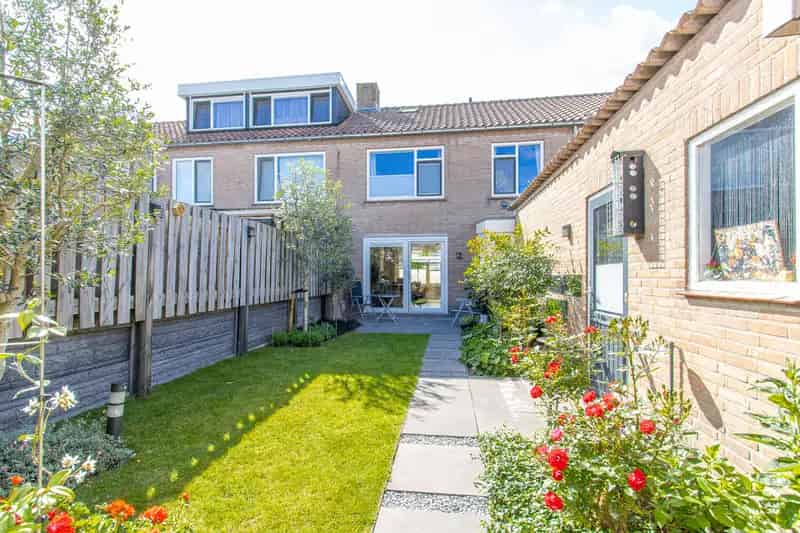 Huis te koop Zaltbommel: 4 slaapkamers, fijne tuin, nabij centrum