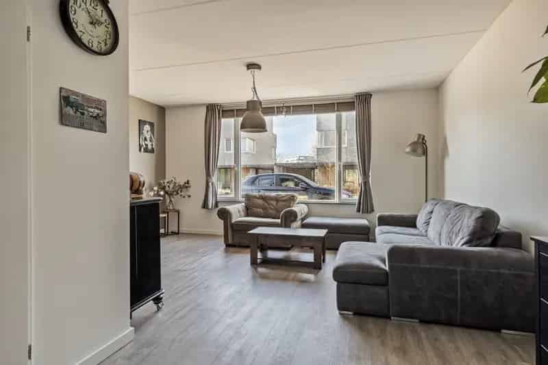 Ruime Familiewoning nabij Park en Winkelcentrum