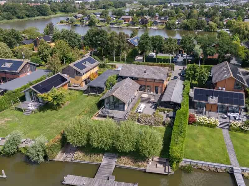 Luxe Vrijstaande Woning Aan Het Water Lelystad