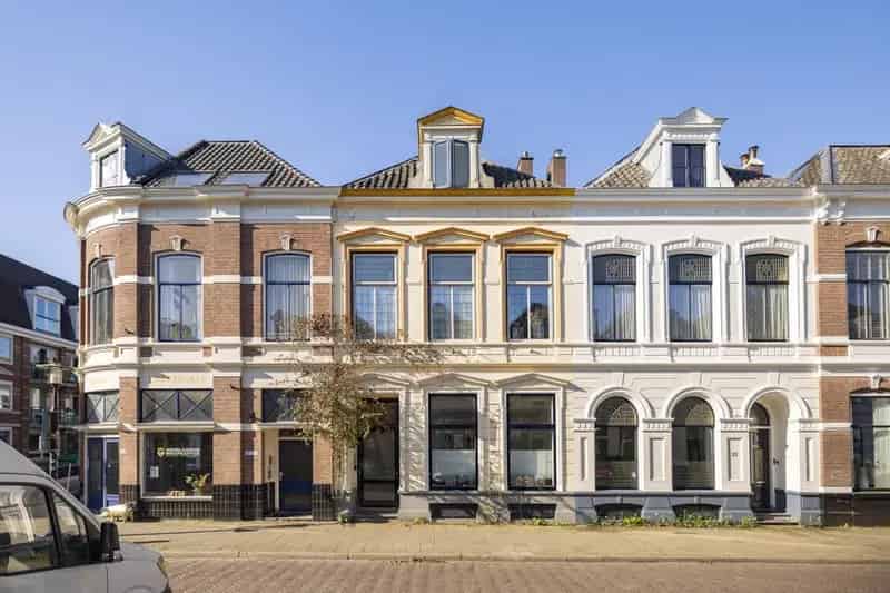 Herenhuis Deventer 2 gezinnen 238m2 Stadstuin Dakterras
