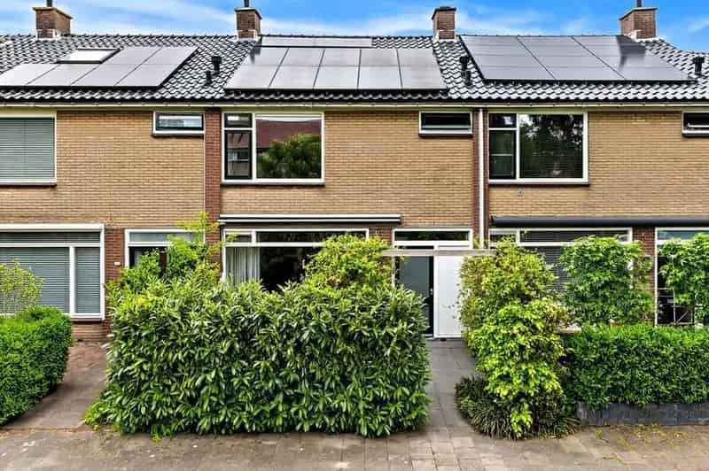 Ruime 5 Kamer Gezinswoning Maasland Moderne Keuken Luxe Badkamer